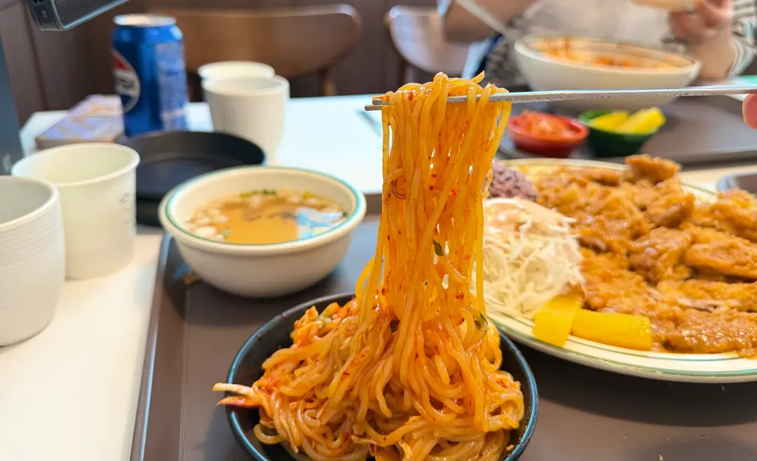 エムブロトンカツ ミニチョル麺