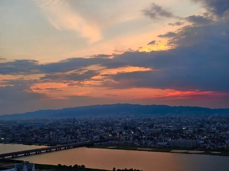 大阪梅田スカイビル空中庭園展望台 入場券予約 大阪夜景名所