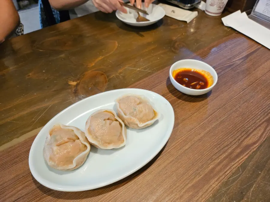 Geodae Gomtang soy sauce for dipping meat and North Korean-style kimchi handmade dumplings