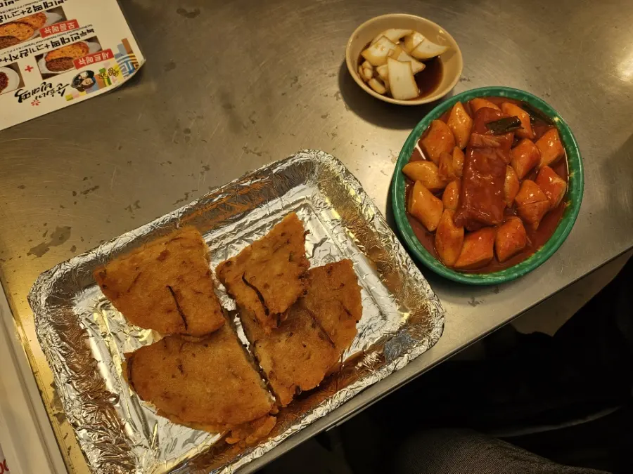 순희네빈대떡 녹두빈대떡 한 장과 떡볶이 1인분 주문