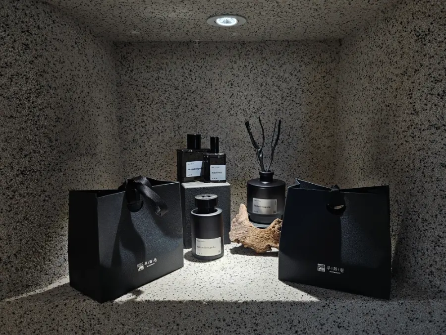 Muhwawon 50ml finished perfume and black packaging