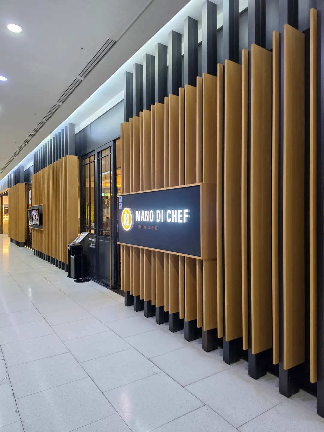 Manodichef蠶室店指示牌