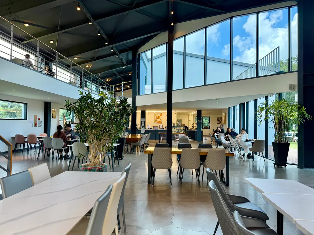 Spacious Cafe in Gujwa-eup, Jeju