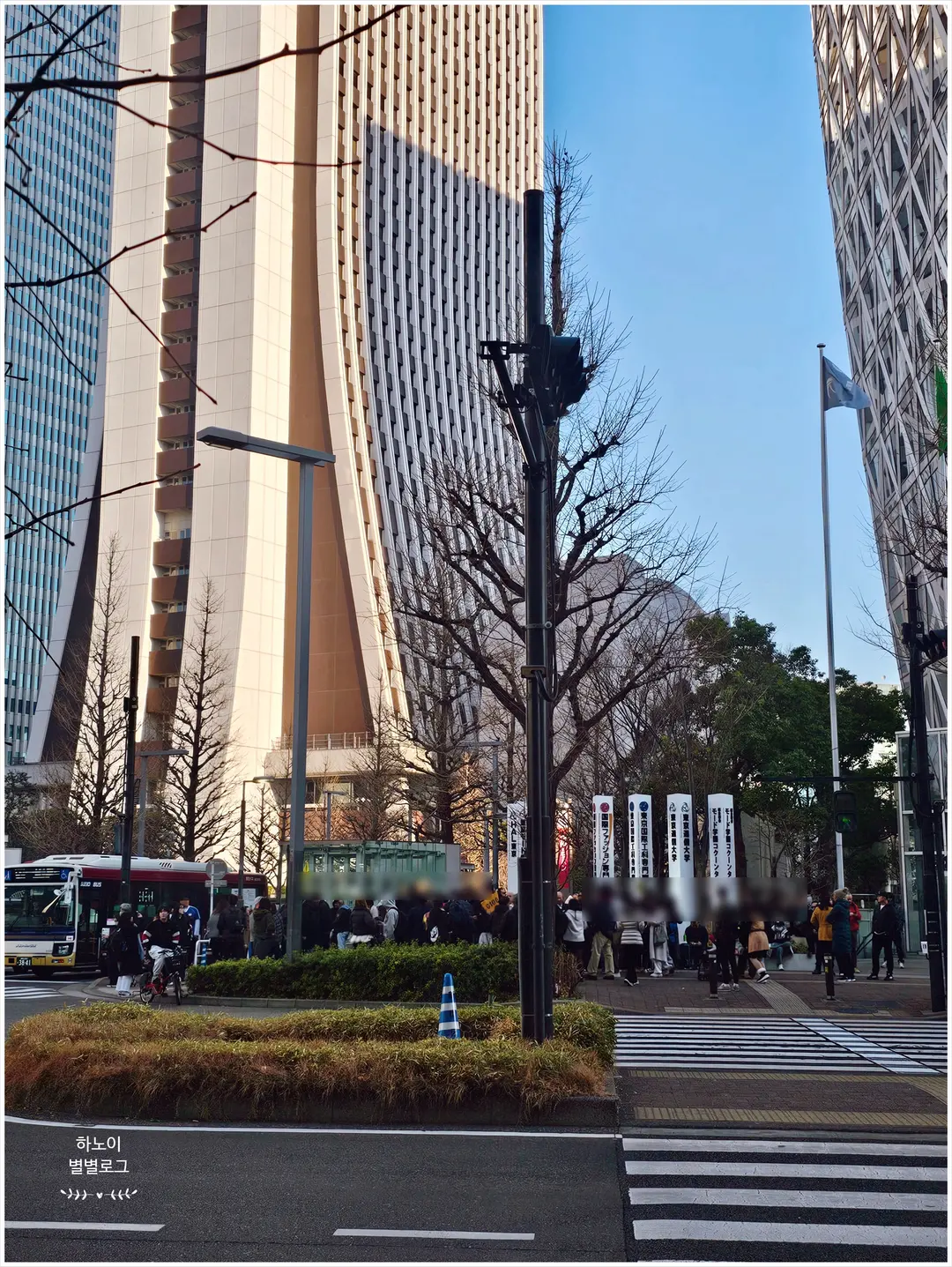 Shinjuku Tokyo Mode Gakuen Meeting Point