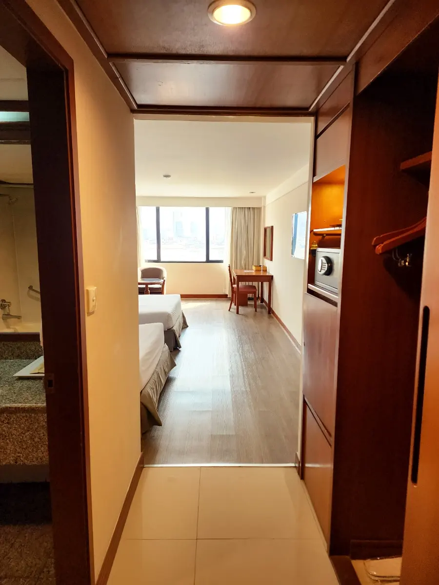 Hotel exterior and entrance