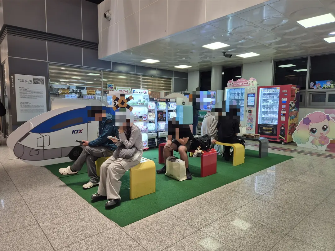 益山駅構内のスマート図書館