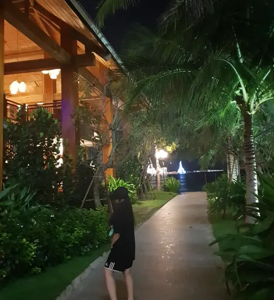 芽莊珍珠度假村海灘餐廳夜景