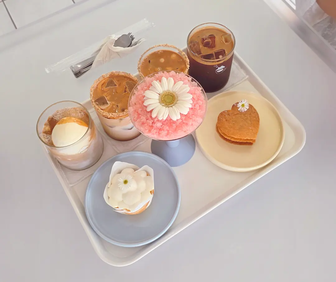 All ordered desserts and drinks at Cafe Neoh