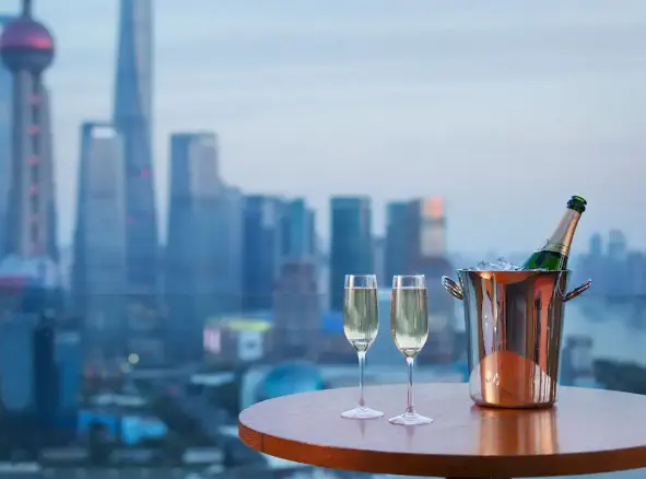 VUE Bar (The Hyatt on the Bund) 상하이 하얏트온더번드 호텔 꼭대기에 위치한 루프탑 bar