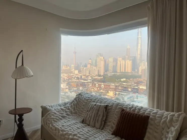 Shanghai Oriental Pearl Night View Hotel Recommendations l For 4+ people l Experience living in a ~$3,649,000 apartment for ~$146 l Luxury hotel view near the Bund and Yu Garden