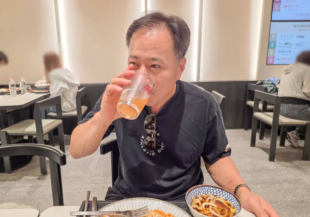 맥주 받아보면 작음...