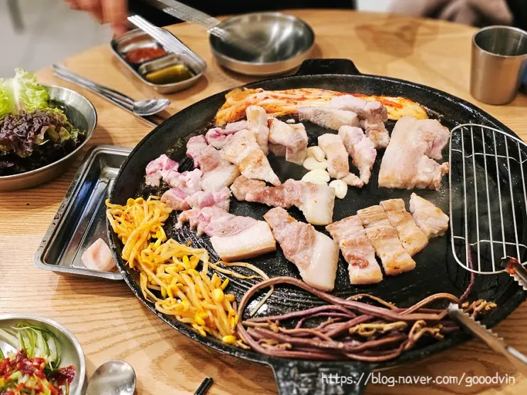 เขตกูโร ชินโดริมดง│ร้านวอลฮวา, หมูสามชั้นกระทะฝาเหล็กสถานีชินโดริม