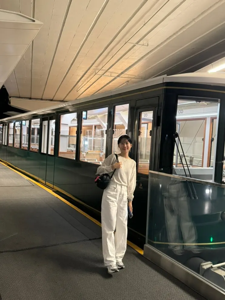 Hong Kong Peak Tram Tickets: Where and How to Buy Them Cheaply?