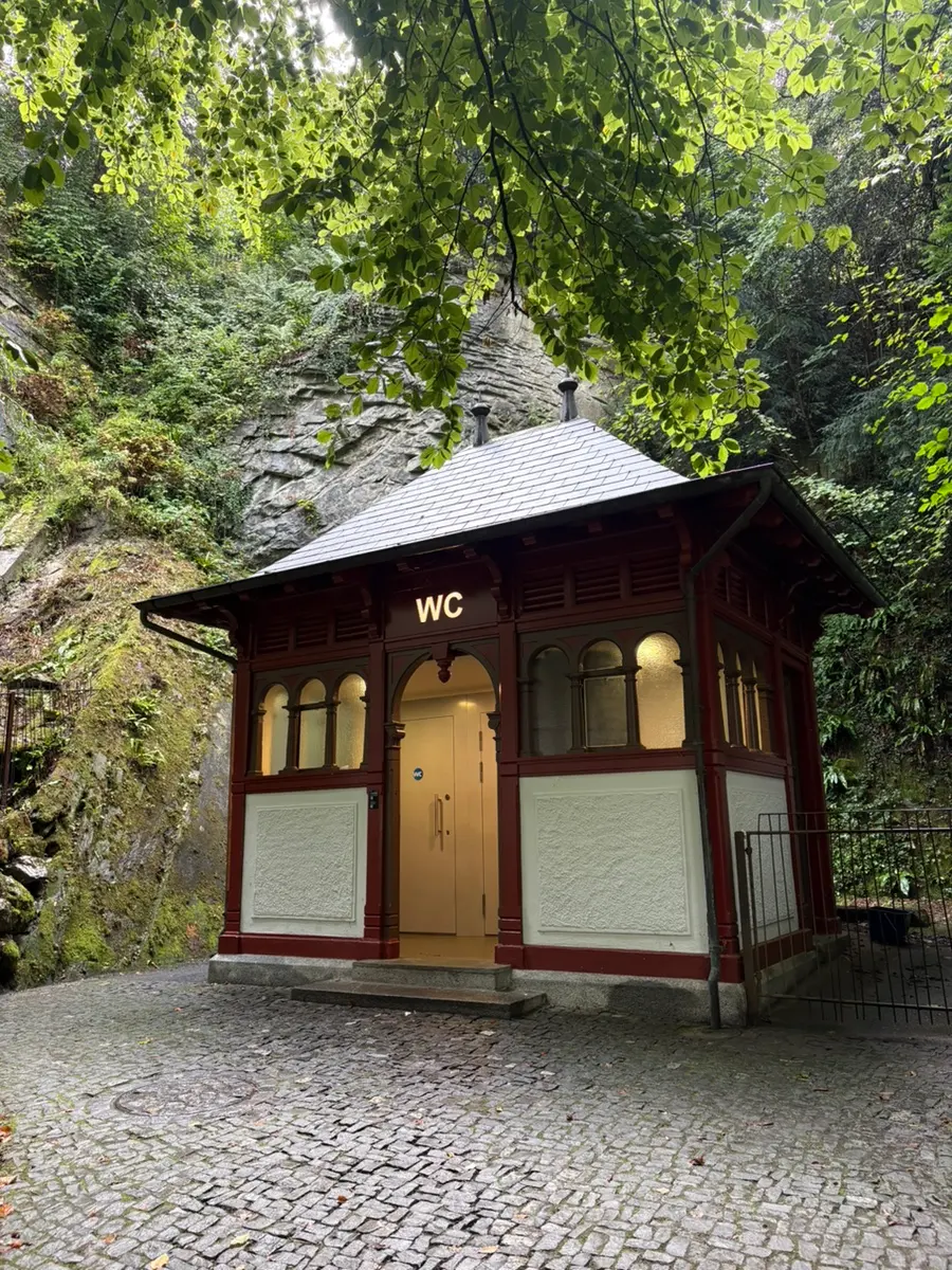 💡Unlike other European cities, there are free public restrooms!