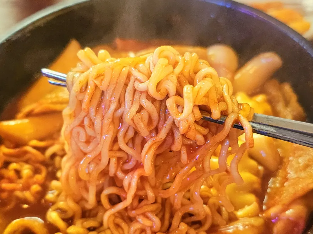 Cheesy Rabokki with melted cheese