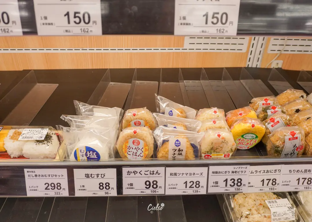 Packaged foods at Kuromon Market supermarket