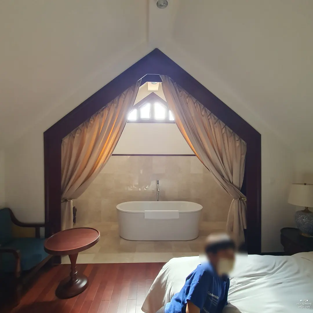 The 3rd-floor bedroom my nieces and nephews used!
