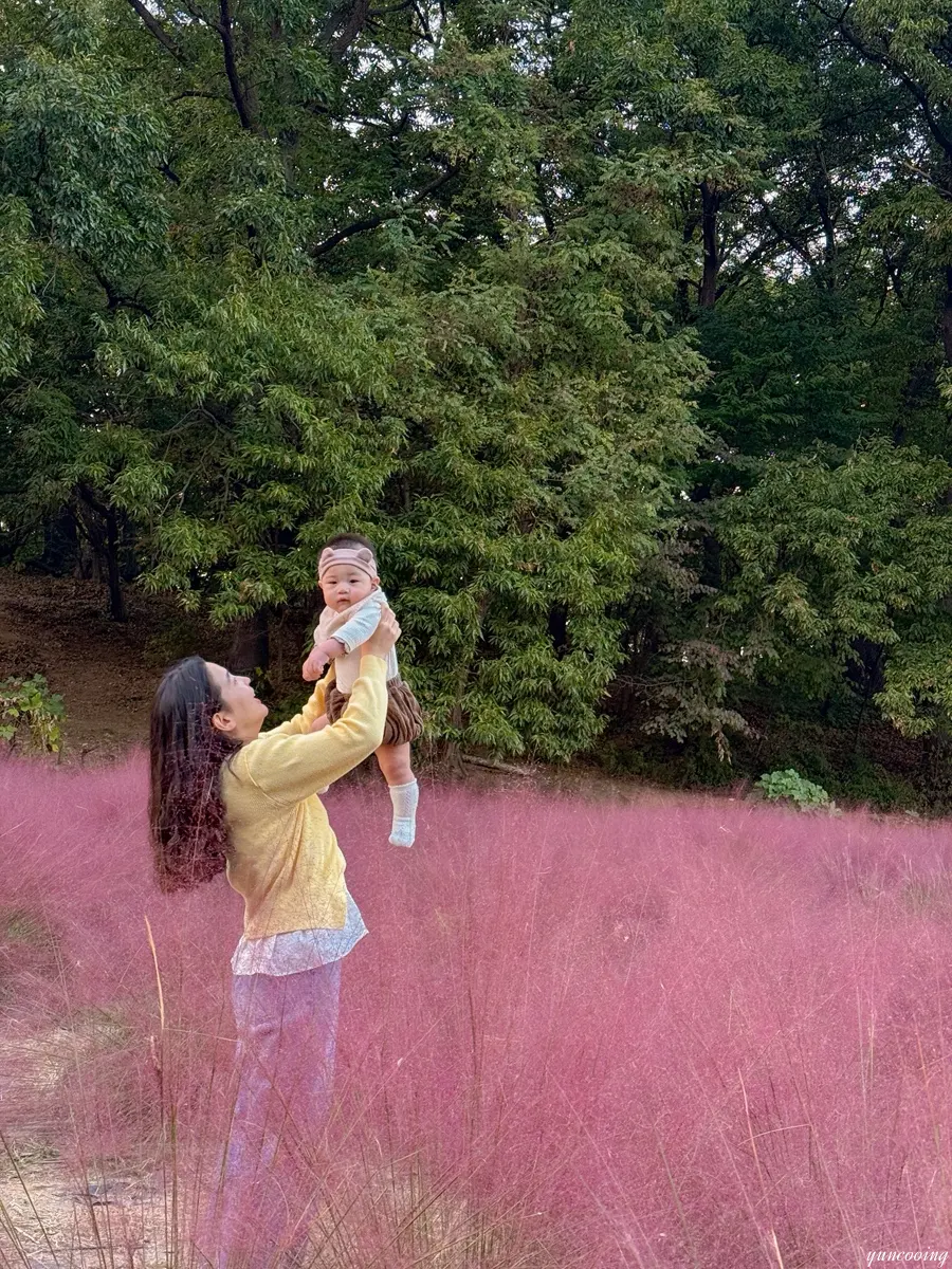 Mom and baby in pink muhly
