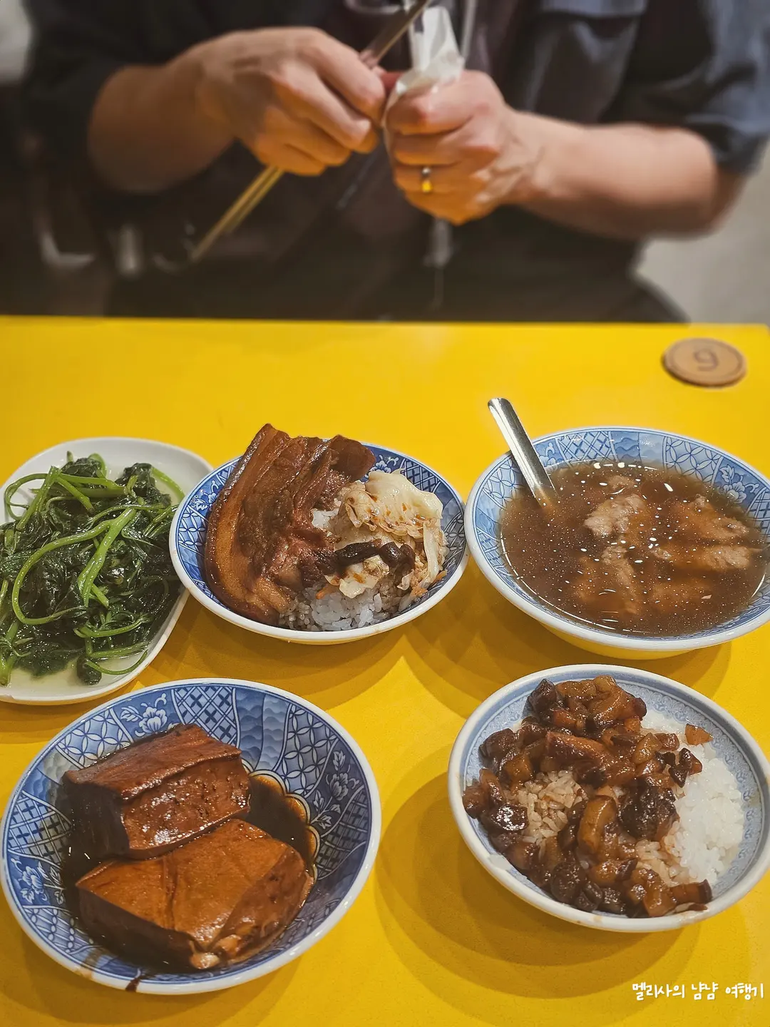 ลูโร่วฟ่าน คองโร่วฟ่าน เต้าหู้ ซุปหมูใส ผักบุ้งไต้หวัน