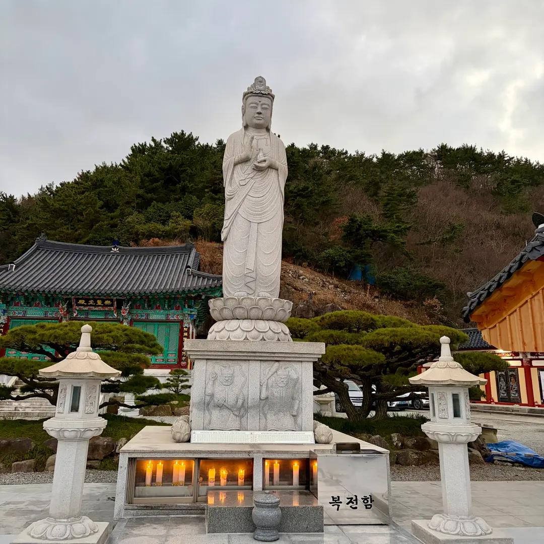 나름 귀여운 느낌(?)의 부처상