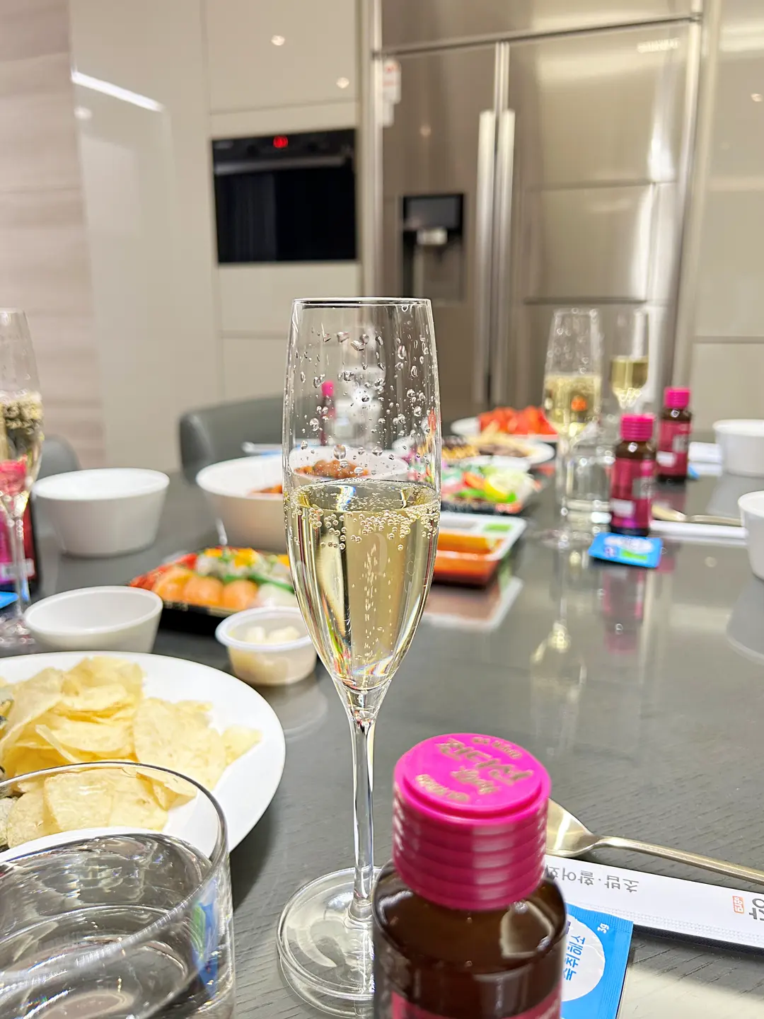 The accommodation is in the heart of Haeundae, making it easy to bring back late-night snacks from the market.