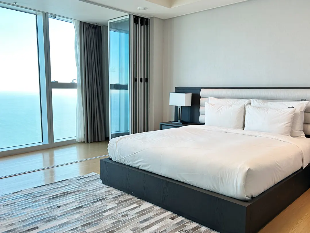With 3 bedrooms and 3 bathrooms, it was never crowded for 6 people