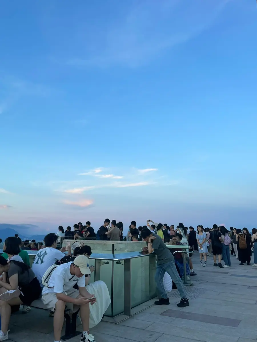 다들 야경을 기다리는 중••