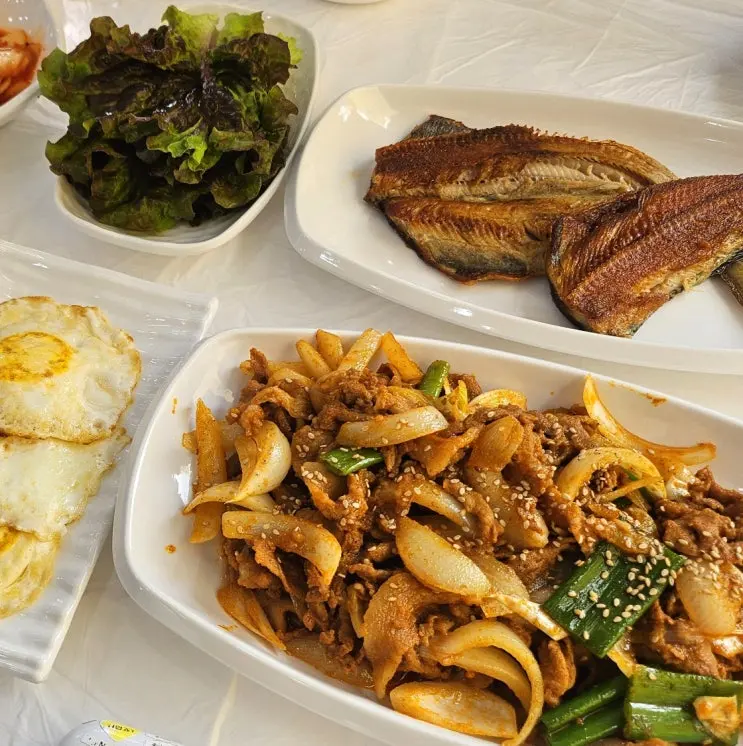 束草 짱이네白飯定食 約 $9 高CP值餐廳 烤魚辣炒豬肉應有盡有的豐盛套餐