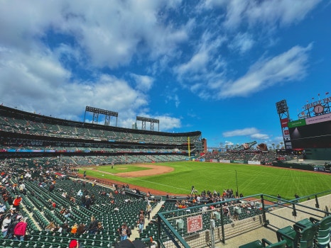 満員の観客で埋まったオラクル・パーク