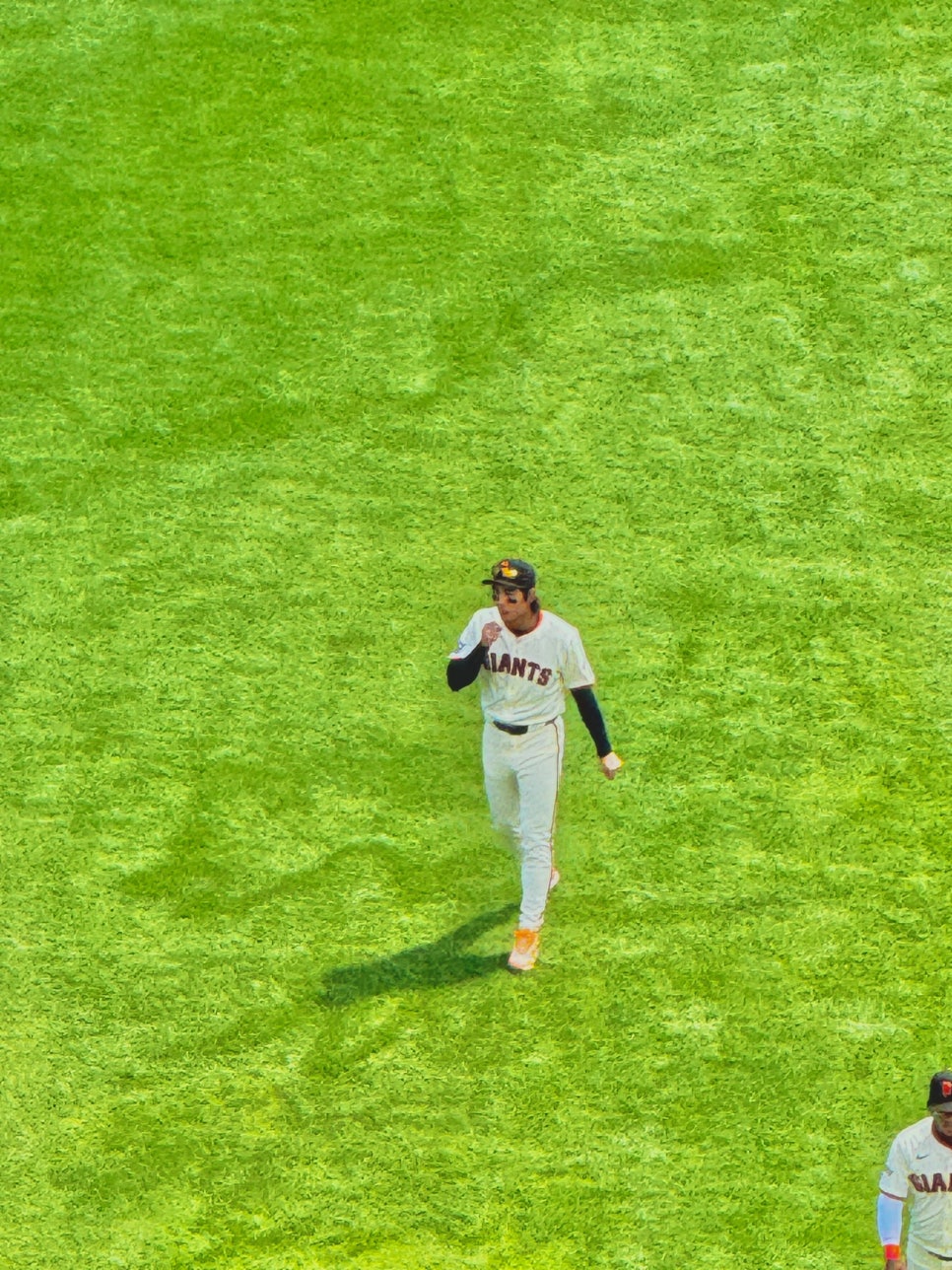 Jung Hoo Lee of the San Francisco Giants warming up.