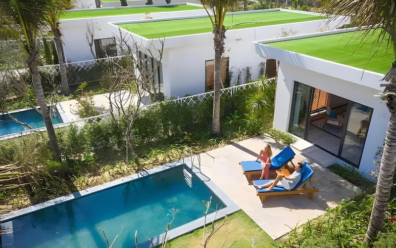 Resort grounds and architecture