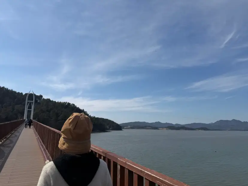 วิวสะพานทางเดินเข้าเกาะคาอูโด คังจิน