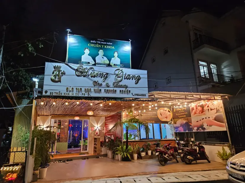 フオンザン(Huong Giang Spa)の外観