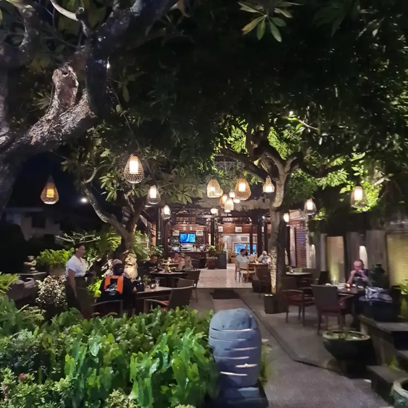 บรรยากาศร้าน Jepun Sanur ยามค่ำคืน