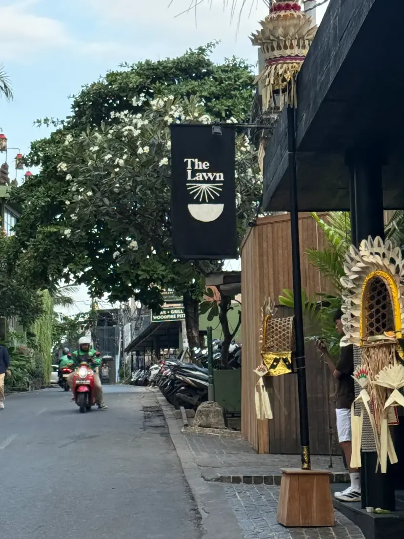 ทางเข้า The Lawn Canggu