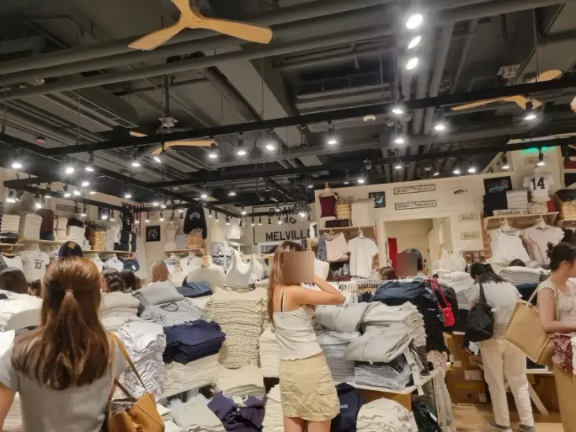 Where to shop for clothes in Hong Kong?
