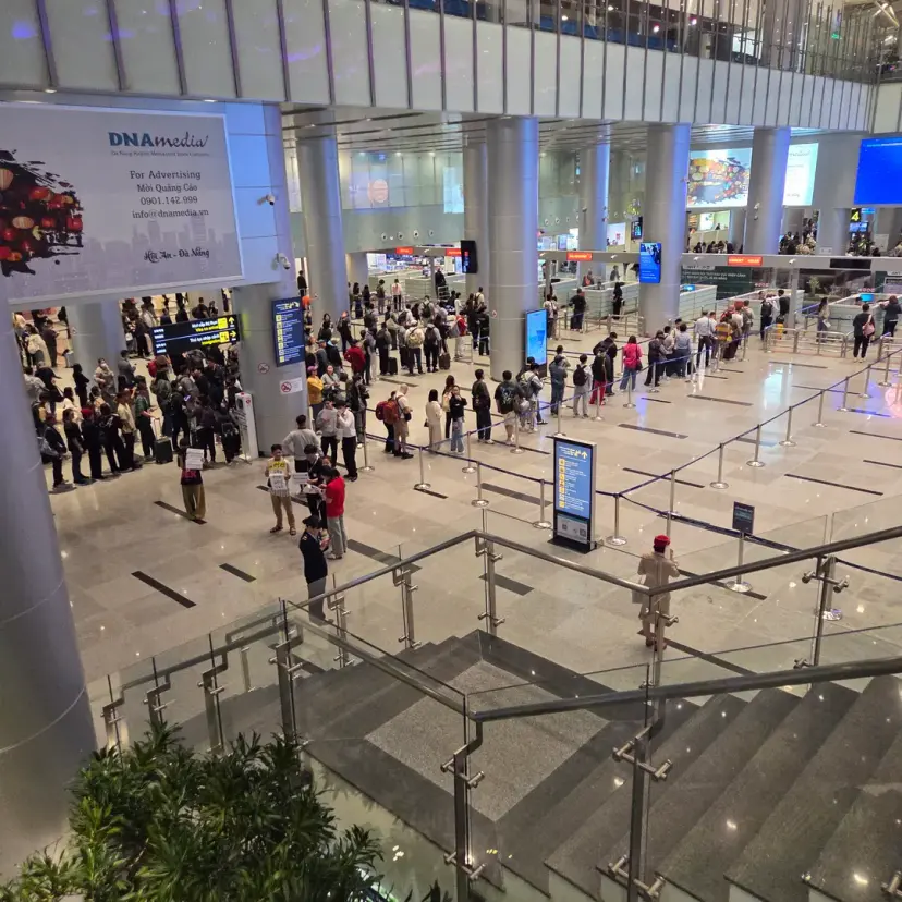 คิวตรวจคนเข้าเมืองสนามบินดานัง