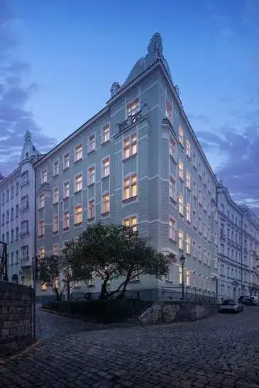 Allure Hotel Prague 外観と客室