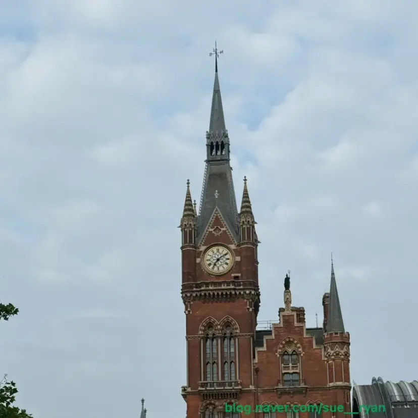 Exterior view of Shinsa Minbak, a guesthouse in London