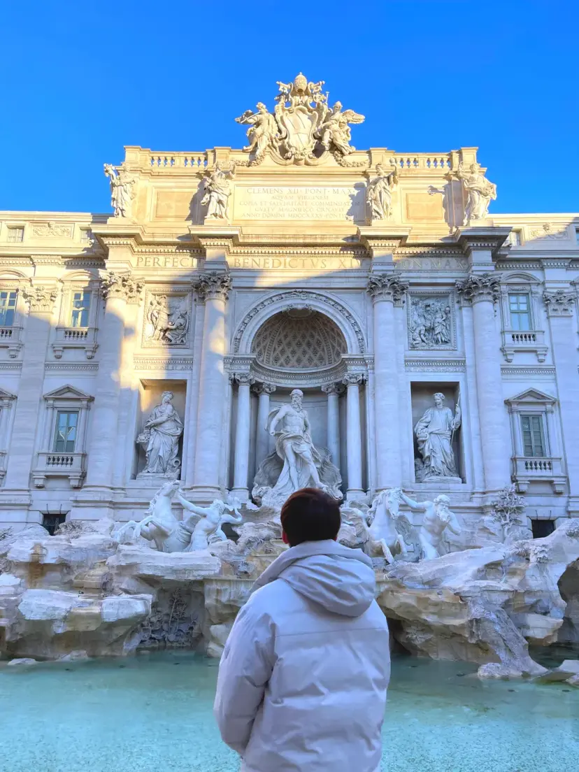 Trevi Fountain in Rome at sunrise